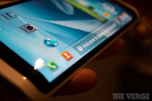 Samsung muestra un prototipo de smartphone con pantalla flexible